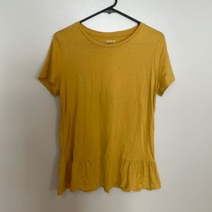 Banana republic designer tee with ruffle bottom